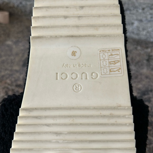 Gucci Interlocking GG Shearling Slides - Picture 9 of 16